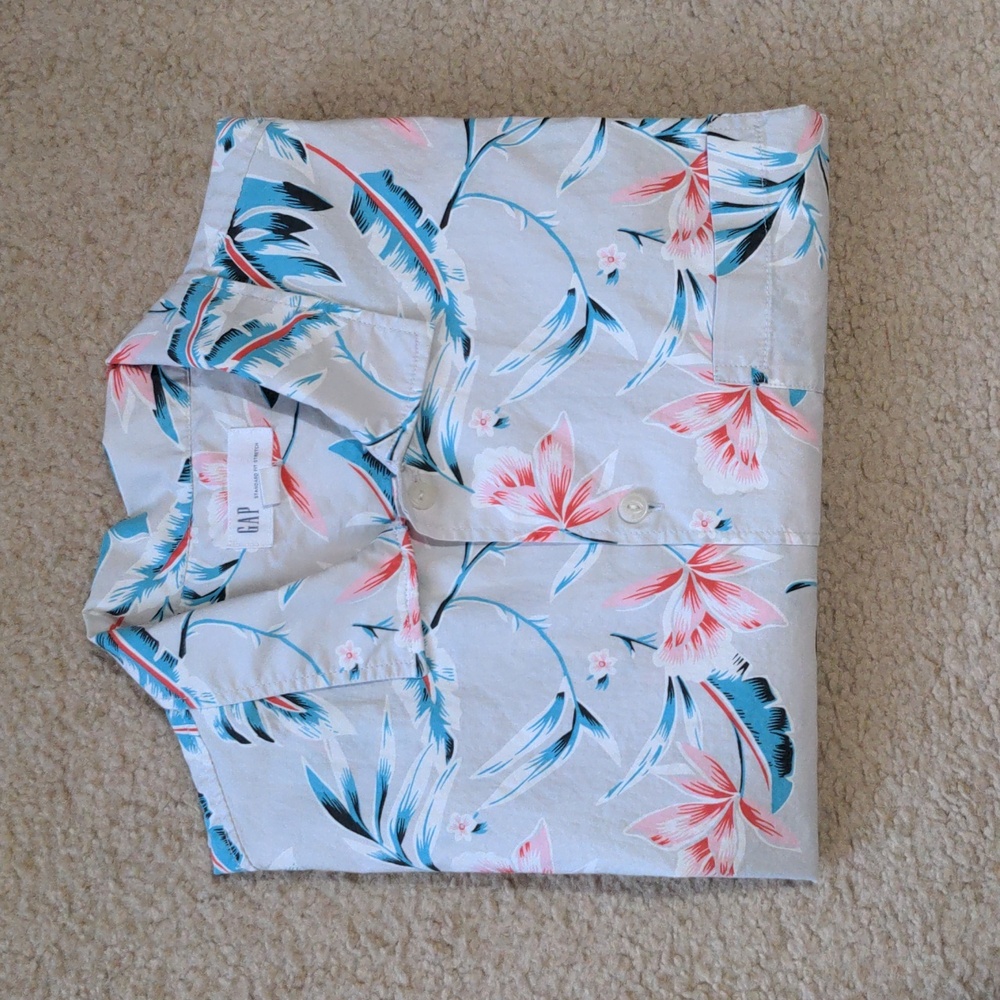 Gap Short Sleeve Button Down Camp Shirt